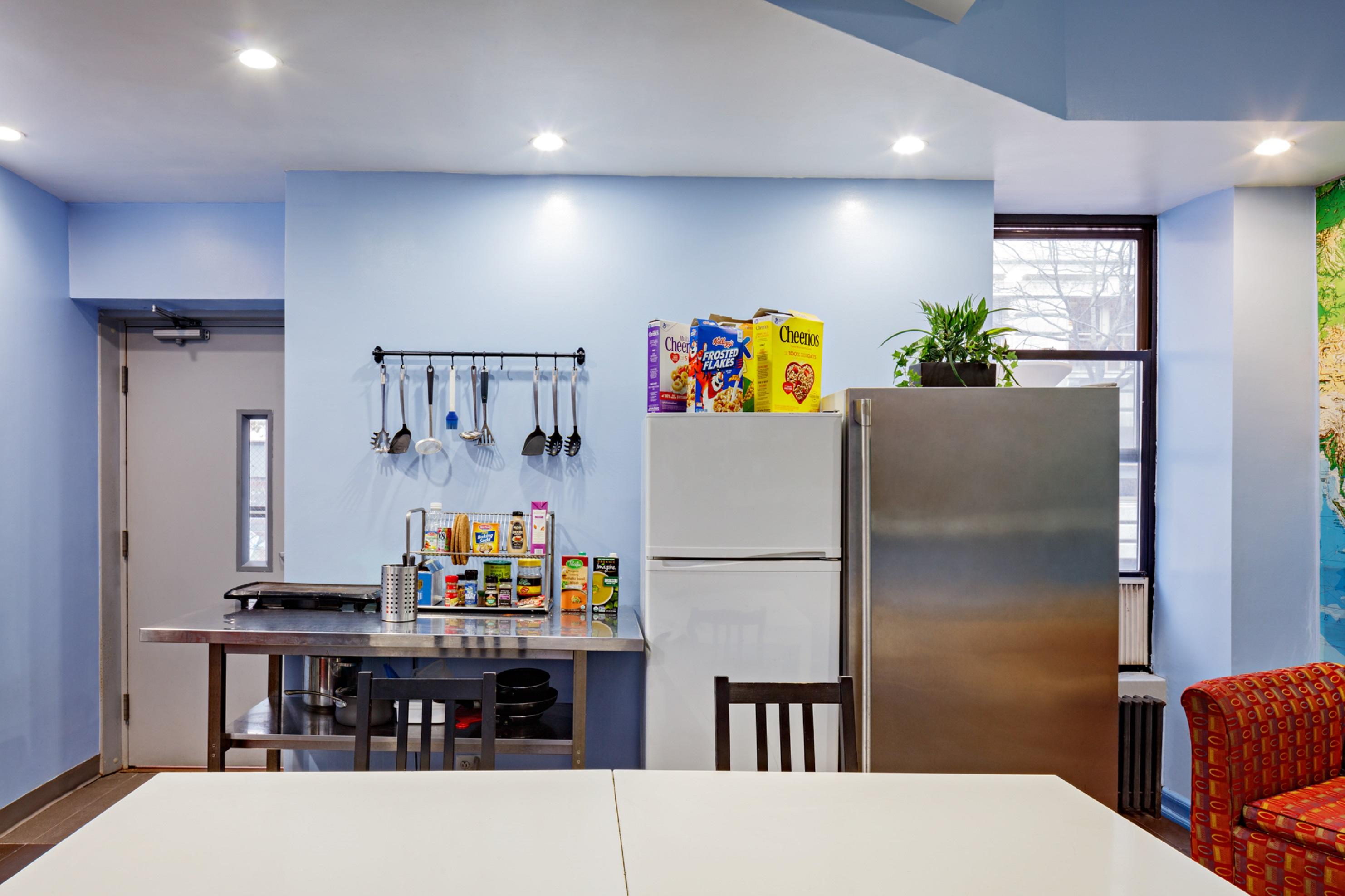 Central Park West Hostel Ню Йорк Екстериор снимка