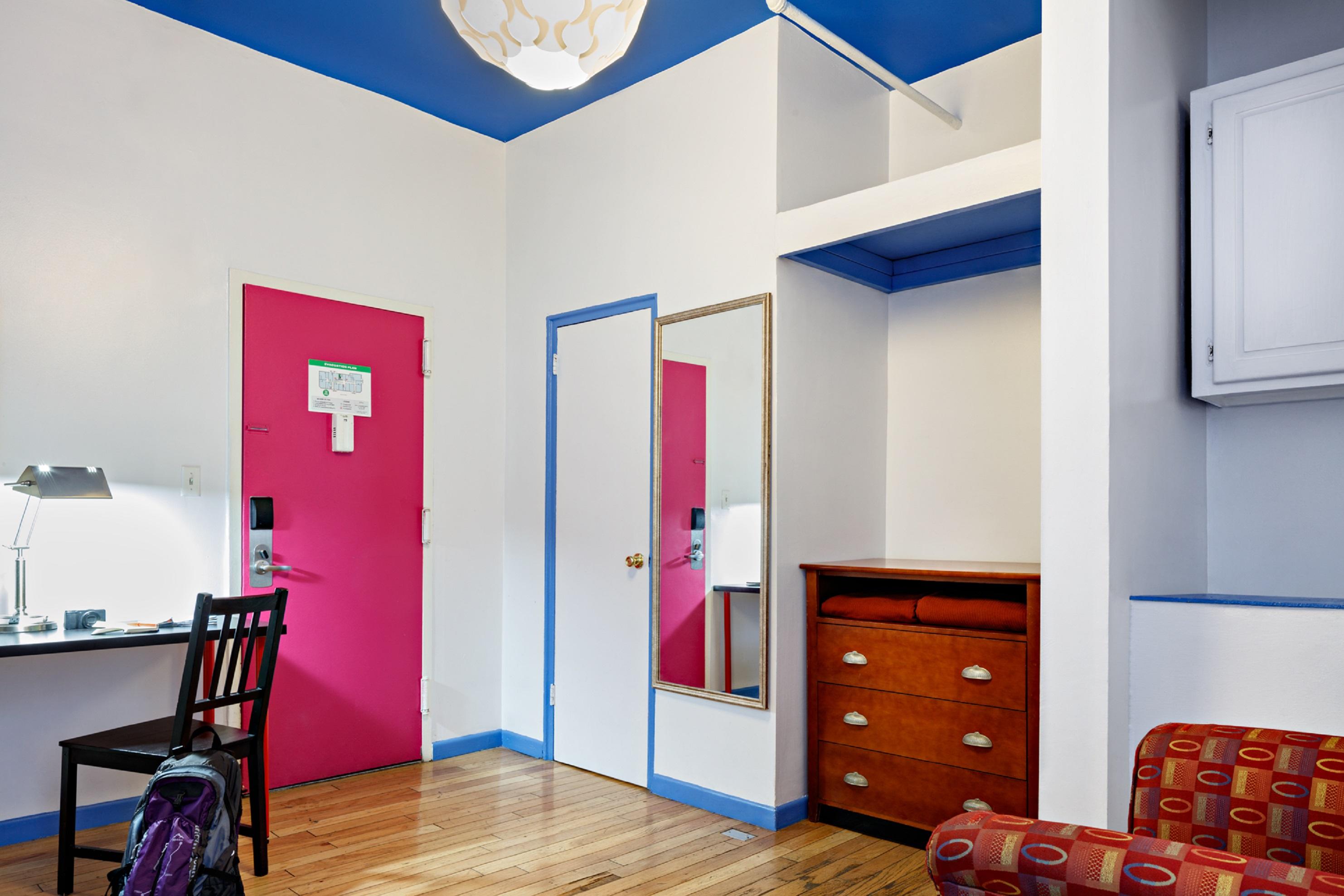 Central Park West Hostel Ню Йорк Екстериор снимка